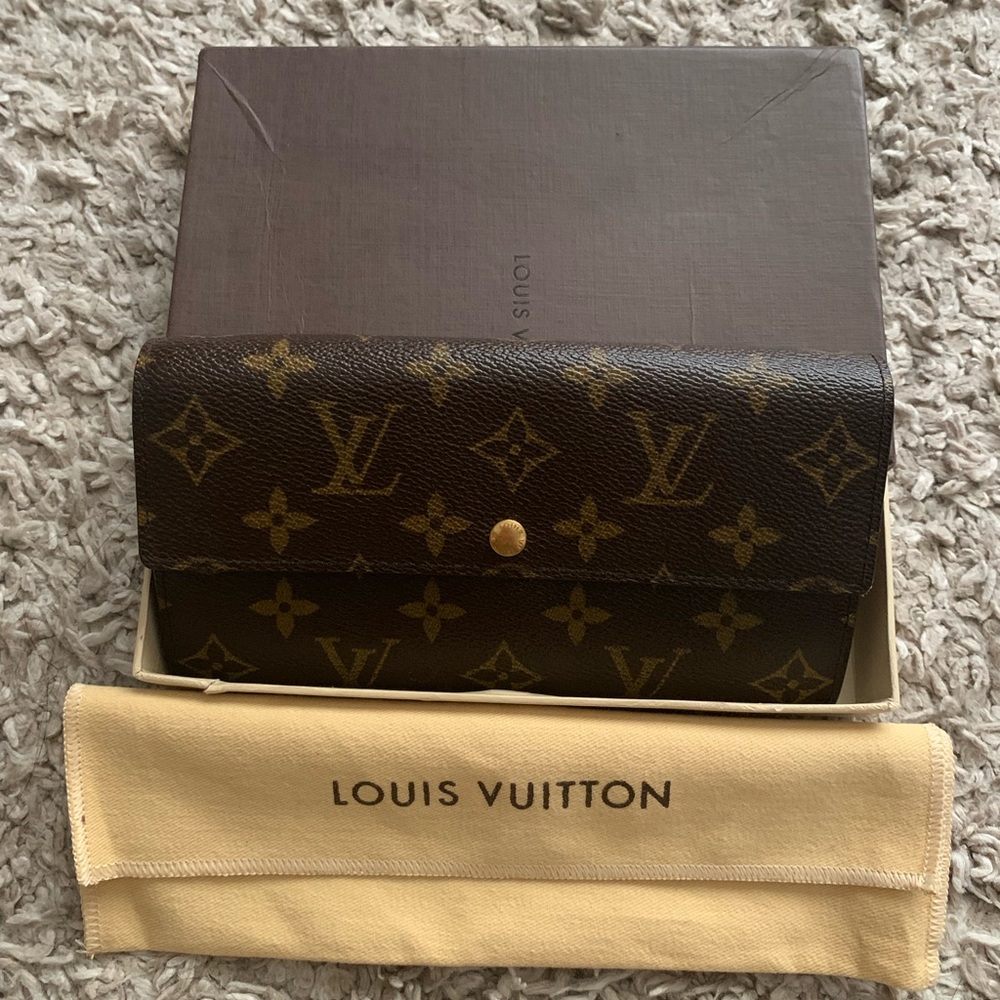 Louis Vuitton sarah wallet